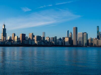 A daytime view of the Chicago skyline.